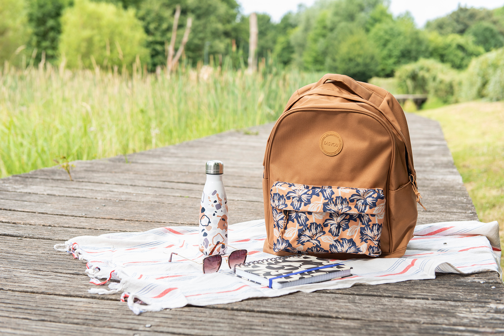 Sac à dos EASYOU éco-responsable en forêt pour une journée nature
